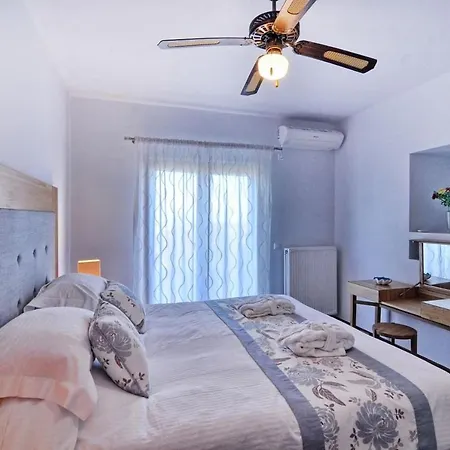 With 5 Bedrooms In Mpastouni With Wonderful Sea View Private Pool Enclosed Garden 9 Km From The Beach *