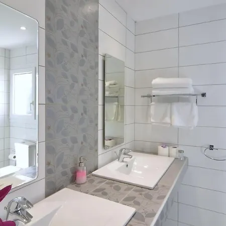 With 5 Bedrooms In Mpastouni With Wonderful Sea View Private Pool Enclosed Garden 9 Km From The Beach * Kastanéa