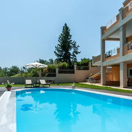 With 5 Bedrooms In Mpastouni With Wonderful Sea View Private Pool Enclosed Garden 9 Km From The Beach Kastanéa